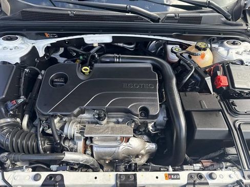 Used 2022 Chevrolet Malibu LT FWD image 14
