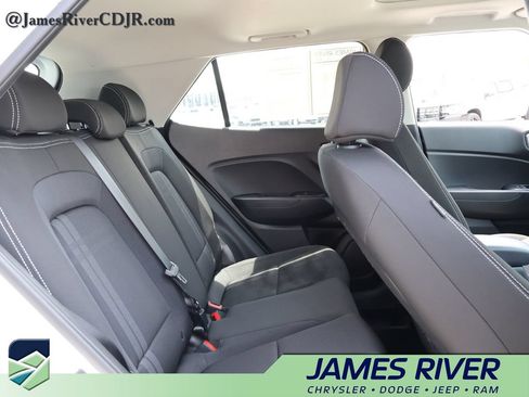 Used 2025 Hyundai Venue SEL FWD image 14