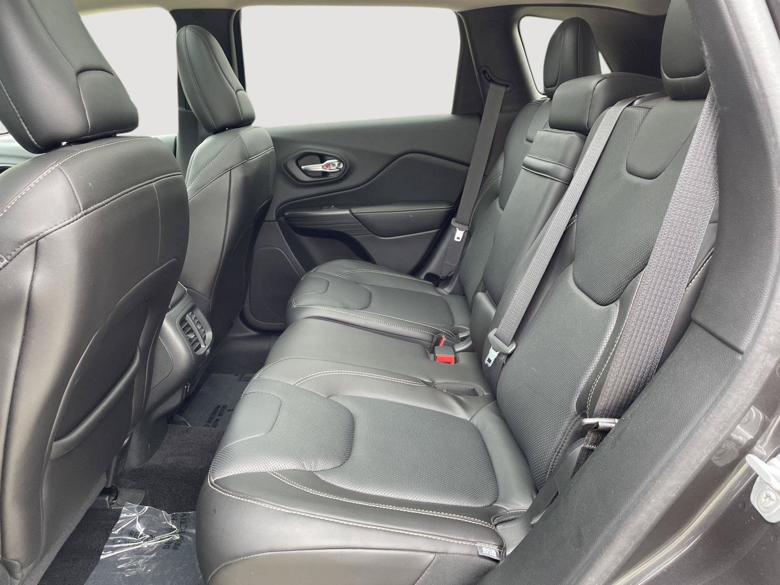 Used 2015 Jeep Cherokee Limited w/ Luxury Group AWD/4WD image 25
