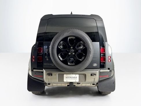 Used 2023 Land Rover Defender 110 X-Dynamic SE image 4