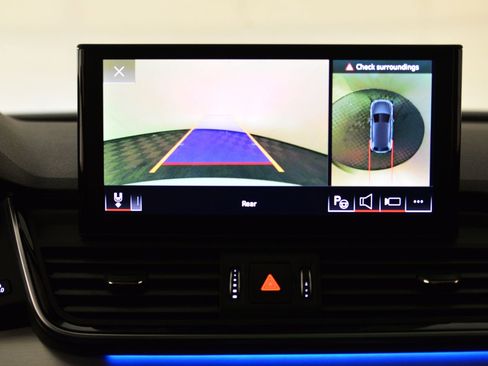 Used 2023 Audi Q5 e Prestige w/ Prestige Package image 31