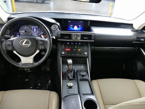 Used 2018 Lexus IS 300 AWD image 27