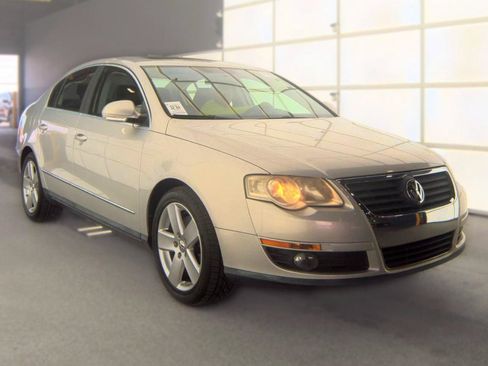 Used 2009 Volkswagen Passat Komfort FWD image 3