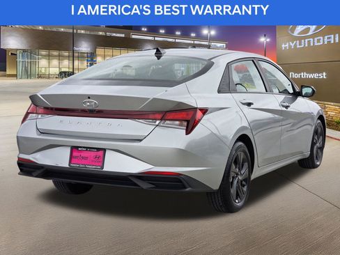 Used 2022 Hyundai Elantra SEL w/ Convenience Package FWD image 7