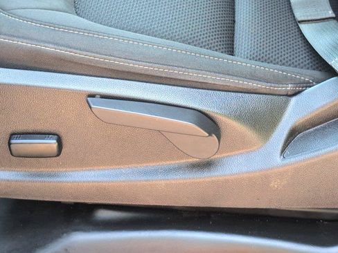 Used 2022 Chevrolet Colorado LT w/ Fleet Safety Package RWD image 17