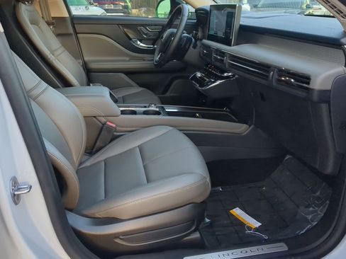 New 2025 Lincoln Corsair Premiere w/ Equipment Group 101A image 23