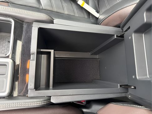 Used 2022 Nissan Pathfinder Platinum w/ Cargo Package FWD image 40