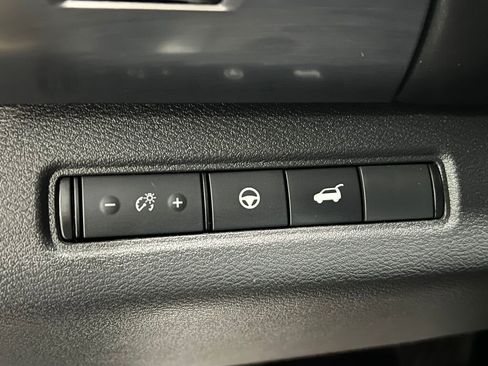 Used 2022 Nissan Pathfinder SL image 14