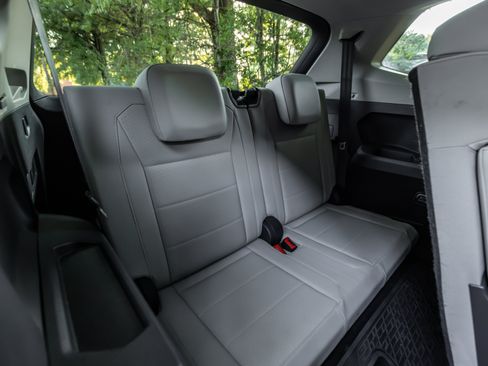 Used 2018 Volkswagen Tiguan SE FWD image 15
