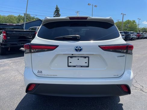 Used 2021 Toyota Highlander XLE AWD/4WD image 6