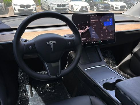 Used 2022 Tesla Model Y Performance AWD/4WD image 2