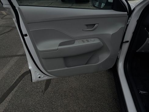 Used 2025 Hyundai Kona SEL image 25