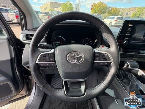 Used 2023 Toyota Sienna XLE AWD/4WD image 2