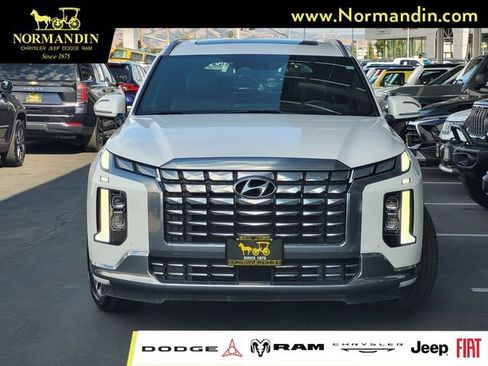 Used 2024 Hyundai Palisade Calligraphy FWD image 2
