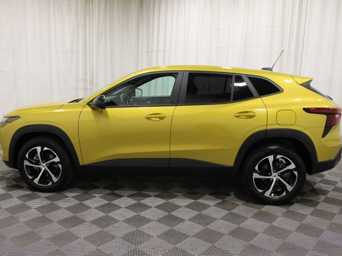 Used 2024 Chevrolet Trax RS w/ Driver Confidence Package FWD image 32