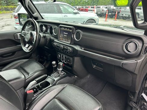 Used 2022 Jeep Wrangler Unlimited Sahara w/ Cold Weather Group AWD/4WD image 24