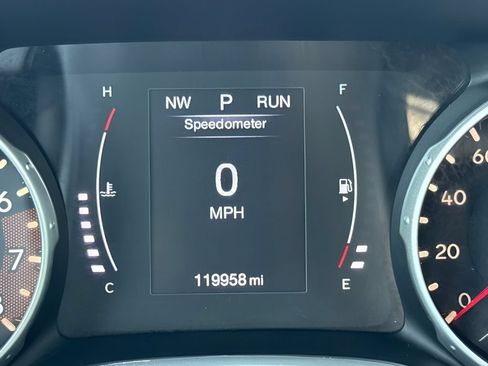 Used 2018 Jeep Compass Latitude w/ Cold Weather Group AWD/4WD image 18