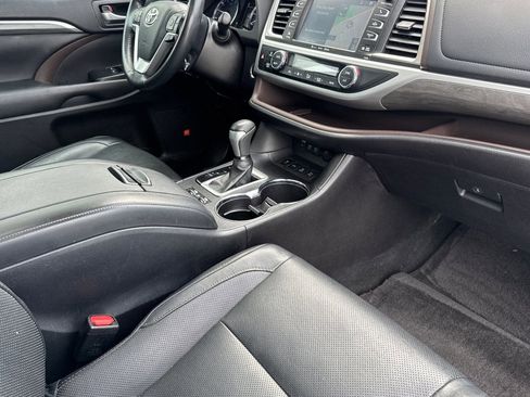 Used 2018 Toyota Highlander Limited w/ Carpet Mat Package (TMS) image 35