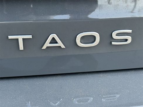 Used 2022 Volkswagen Taos SE image 11