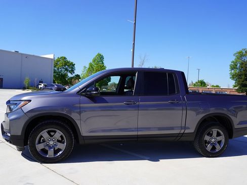Used 2025 Honda Ridgeline TrailSport image 3