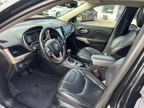 Used 2017 Jeep Cherokee Latitude w/ Comfort/Convenience Group image 11