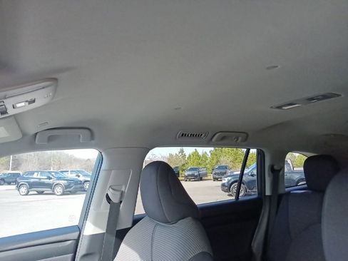 Used 2023 Toyota Highlander L image 14