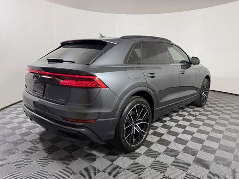 Used 2021 Audi Q8 Prestige w/ Prestige Package image 9