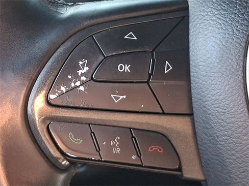 Used 2015 Dodge Challenger SXT image 21