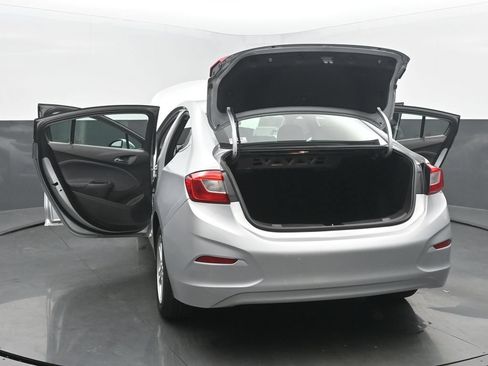 Used 2018 Chevrolet Cruze LT w/ Convenience Package FWD image 58