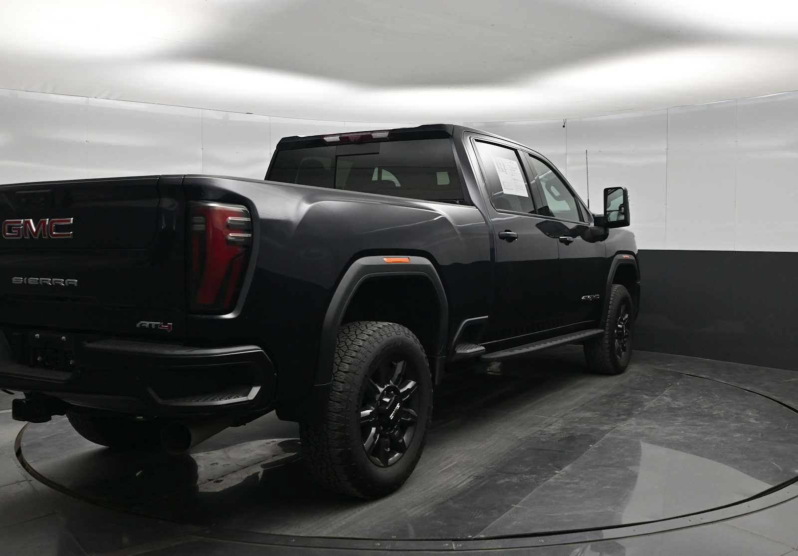 Used 2024 GMC Sierra 2500 AT4 w/ AT4 Premium Plus Package AWD/4WD image 6