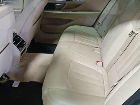 Used 2017 BMW 740i xDrive AWD/4WD image 10