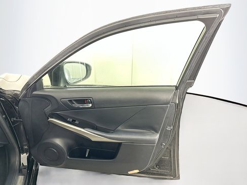 Used 2014 Lexus IS 250 4dr Sport Sdn Auto RWD image 31