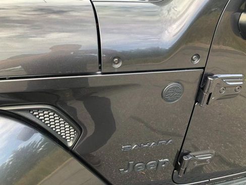 Used 2018 Jeep Wrangler Unlimited Sahara w/ Dual Top Group image 17