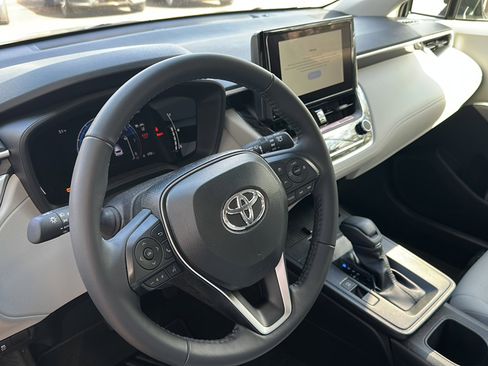 Used 2026 Toyota Corolla Cross LE image 11