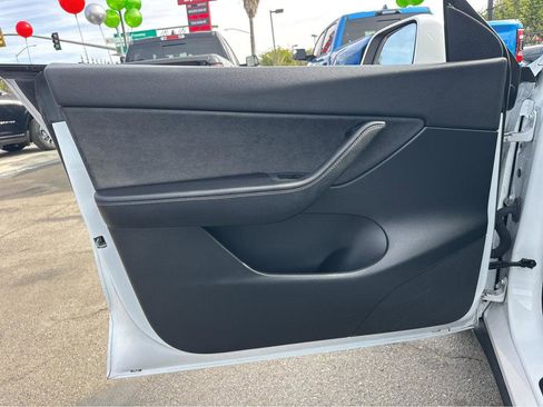 Used 2021 Tesla Model Y 2WD image 15