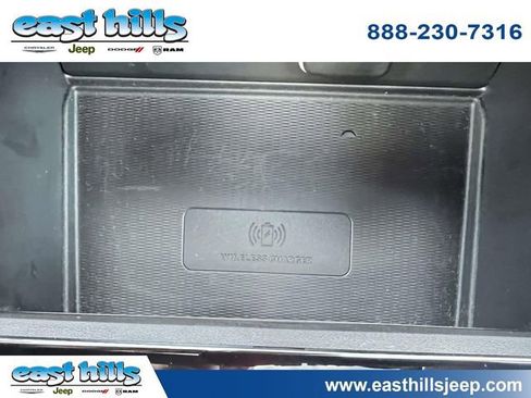 Used 2025 Jeep Grand Cherokee Altitude AWD/4WD image 32