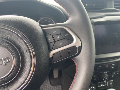 Used 2023 Jeep Renegade Trailhawk image 12