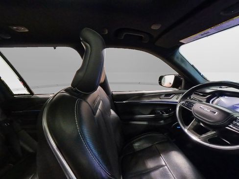 Used 2022 Jeep Grand Cherokee Overland w/ Luxury Tech Group IV image 45