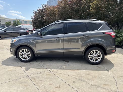 Used 2018 Ford Escape SE w/ SE Sync 3 Package FWD image 6