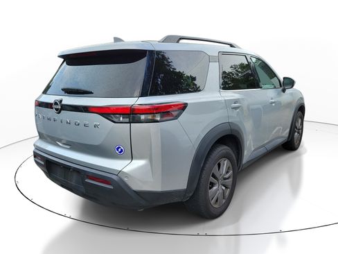 Used 2025 Nissan Pathfinder SV FWD image 4