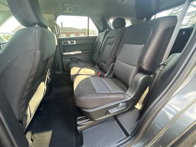Used 2023 Ford Explorer XLT AWD/4WD image 39