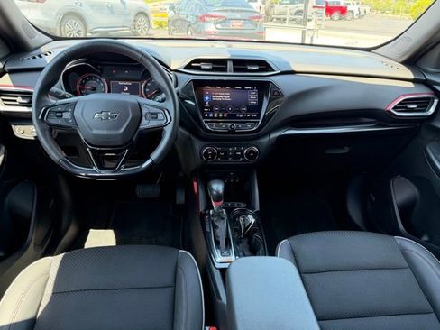 Used 2022 Chevrolet TrailBlazer RS w/ Technology Package AWD/4WD image 5
