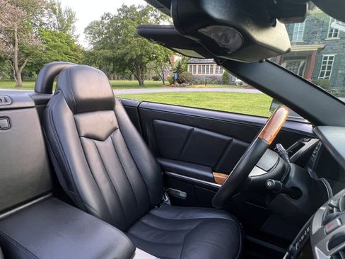 Used 2004 Cadillac XLR RWD image 19
