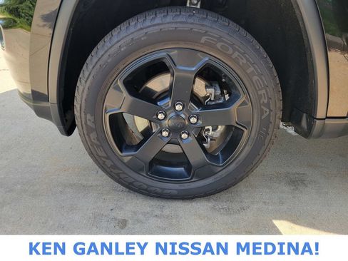 Used 2021 Jeep Grand Cherokee Freedom Edition AWD/4WD image 18