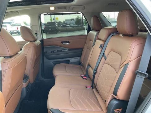 Used 2025 Nissan Pathfinder Platinum w/ Cargo Package image 23