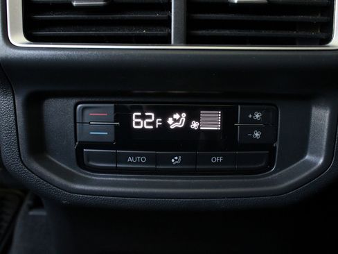 Used 2024 Volkswagen Atlas Peak Edition SE AWD/4WD image 21