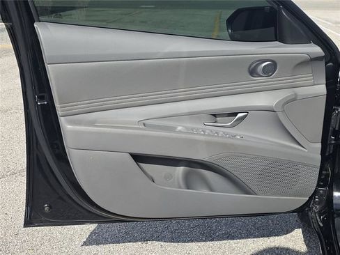 Used 2025 Hyundai Elantra Sport FWD image 13