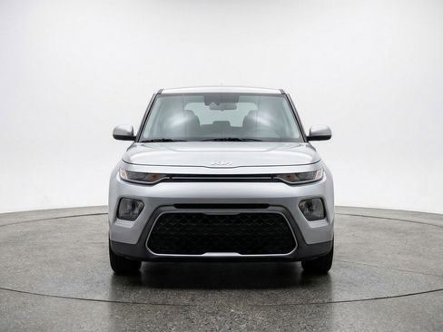 Used 2025 Kia Soul LX w/ LX Technology Package image 2
