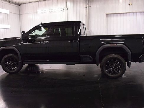 Used 2024 GMC Sierra 2500 AT4 w/ AT4 Preferred Package image 4