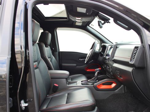 Certified 2024 Nissan Frontier PRO-4X w/ Pro Premium Package AWD/4WD image 17